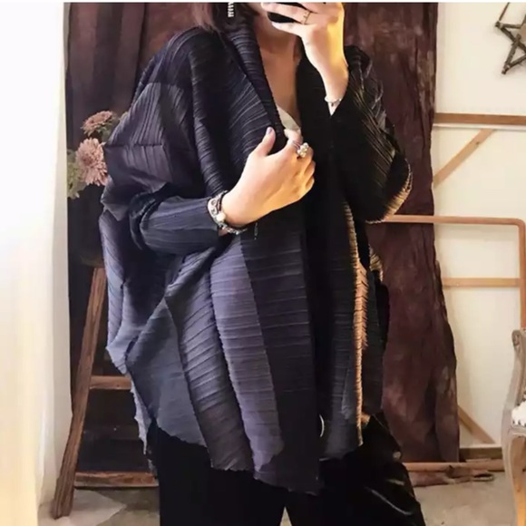 The Kynah Pleated Versatile Jacket Top - Picture 2 of 7